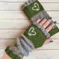 Autumn and winter heart-shaped contrasting color retro warm fashion finger gloves — image 17 of 42