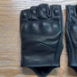 1pair Fingerless Leather Gloves for Men Black Breathable Leather Riding Motorcycle Gloves Summer Driving Cycling — image 8 of 10